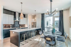 Gulch modern 3 story condo, 2 car garage, rooftop fire pit, security, and view!